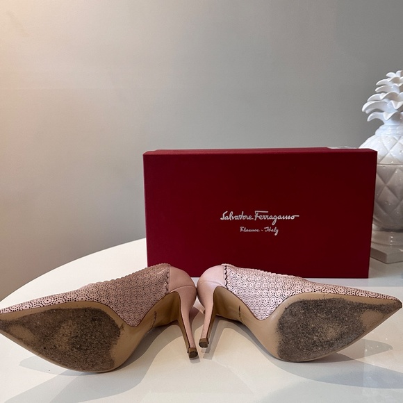 Salvatore Ferragamo Macaron Pink Perforated Leather Heels - Size 5 - Picture 4 of 6